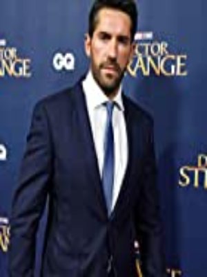 Scott  Adkins, Leonard Locke